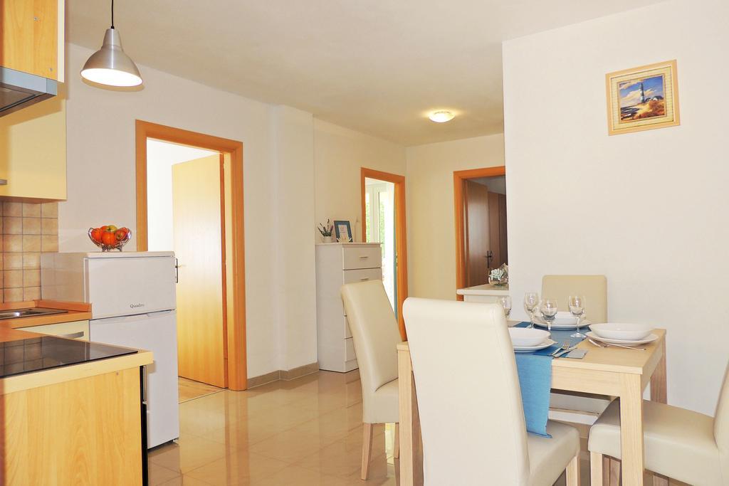 Private Accommodation Kirincic Vrh  Exterior photo